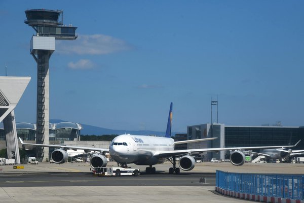 Peut-on louer un chalet en Suisse avec des cours de ski et des dîners gastronomiques ?